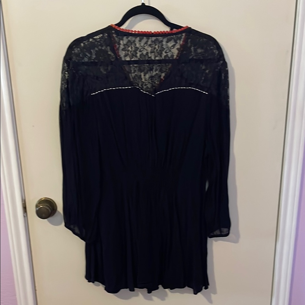 Black Lace Tunic with Floral Embroidery - Picture 5 of 7